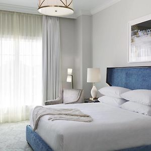 Deluxe King Room Courtyard